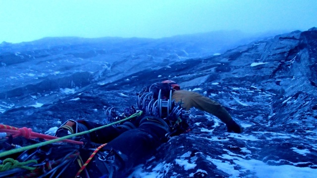 Dwaj uznani alpiniści ze Szczecina - Marcin Tomaszewski i Marek Raganowicz wrócili właśnie z trzeciego szczytu - Trollveggen w Norwegii, gdzie wyznaczyli pierwszą polską trasę. Fot. Archiwum prywatne Kolejny sukces szczecińskich alpinistów [ZDJĘCIA]