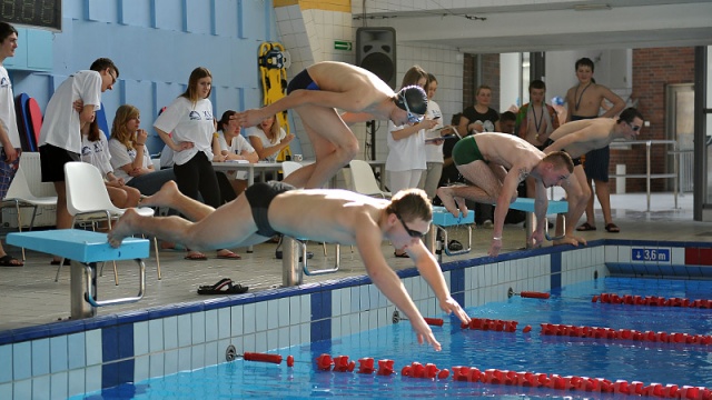 Blisko 160 osób wystartowało w XII Regionalnym Mityngu Pływackim Olimpiad Specjalnych w Szczecinie. Fot. Łukasz Szełemej [Radio Szczecin] Młodzi pływacy na SDS-ie. Walczyli nie tylko o zwycięstwo [ZDJĘCIA, WIDEO]