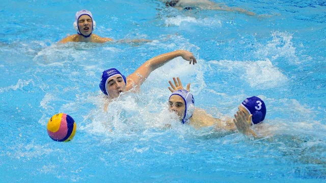 Eliminacyjny turniej ME w piłce wodnej juniorów potrwa w Szczecinie do niedzieli. Fot. Łukasz Szełemej [Radio Szczecin] Eliminacje do ME: Polscy waterpoliści przegrali z Francją [WIDEO, ZDJĘCIA]