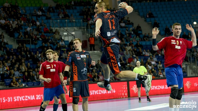 Piłkarze ręczni Pogoni Szczecin zremisowali w środę z Górnikiem Zabrze 31:31 (11:16) w przedostatniej kolejce sezonu zasadniczego rozgrywek o mistrzostwo Polski. Fot. Jarosław Gaszyński [Radio Szczecin] Dramatyczna końcówka. O miejscu przed play-offem zdecyduje ostatnia kolejka [DUŻO ZDJĘĆ, WIDEO]