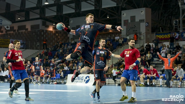 Piłkarze ręczni Pogoni Szczecin zremisowali w środę z Górnikiem Zabrze 31:31 (11:16) w przedostatniej kolejce sezonu zasadniczego rozgrywek o mistrzostwo Polski. Fot. Jarosław Gaszyński [Radio Szczecin] Dramatyczna końcówka. O miejscu przed play-offem zdecyduje ostatnia kolejka [DUŻO ZDJĘĆ, WIDEO]