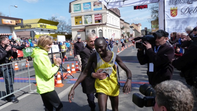 42. Maraton Dębno. Fot. Grzegorz Gibas [Radio Szczecin] Tysiące biegaczy wzięło udział w maratonie w Dębnie [ZDJĘCIA, WIDEO]