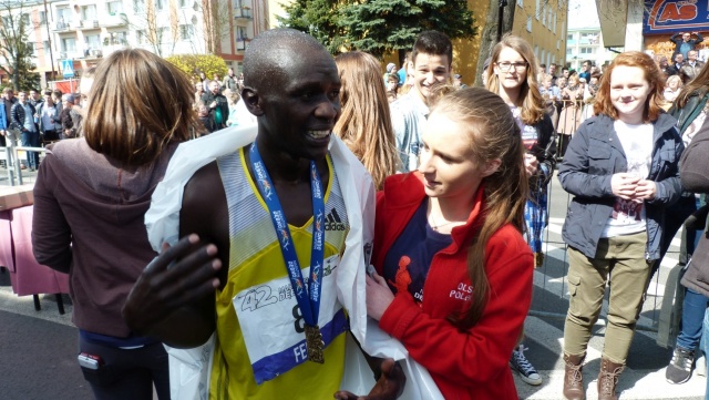 42. Maraton Dębno. Fot. Grzegorz Gibas [Radio Szczecin] Tysiące biegaczy wzięło udział w maratonie w Dębnie [ZDJĘCIA, WIDEO]