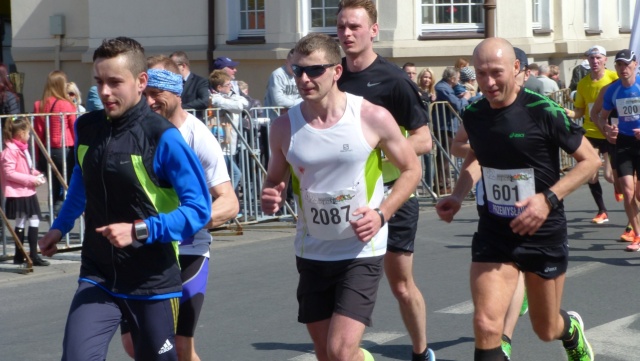 42. Maraton Dębno. Fot. Grzegorz Gibas [Radio Szczecin] Tysiące biegaczy wzięło udział w maratonie w Dębnie [ZDJĘCIA, WIDEO]