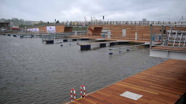 Przystań na Wyspie Grodzkiej w Szczecinie. Fot. Łukasz Szełemej [Radio Szczecin] Nowa marina w Szczecinie. Pomosty i zwodzony most gotowe [WIDEO, ZDJĘCIA]