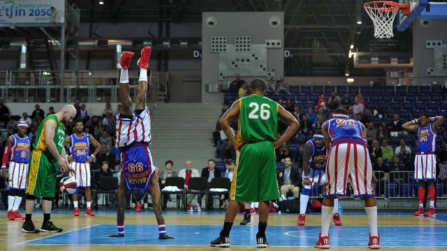 Harlem Globetrotters w Azoty Arenie. Fot. Łukasz Szełemej [Radio Szczecin] Koszykarskie show z Ameryki w Szczecinie [ZDJĘCIA, WIDEO]