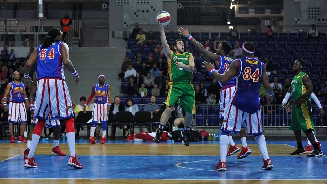 Harlem Globetrotters w Azoty Arenie. Fot. Łukasz Szełemej [Radio Szczecin] Koszykarskie show z Ameryki w Szczecinie [ZDJĘCIA, WIDEO]