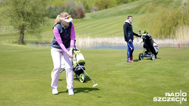 Zawody odbywają się na polach Binowo Park Golf Club. Fot. Jarosław Gaszyński [Radio Szczecin] Golfowa majówka na polu w Binowie [ZDJĘCIA]