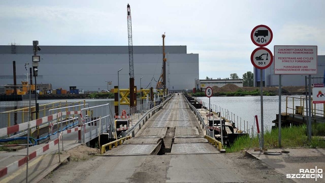 Największa hala produkcyjna fabryki fundamentów morskich elektrowni wiatrowych na wyspie Gryfia w Szczecinie jest gotowa. Fot. Łukasz Szełemej [Radio Szczecin] Gigantyczna hala na Gryfii gotowa [ZDJĘCIA]