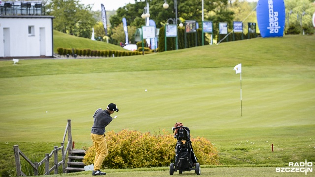 Najstarszy profesjonalny turniej golfowy w Polsce - Floating Garden Szczecin Open - wystartował w Binowie. Fot. Jarosław Gaszyński [Radio Szczecin] Golfiści zjechali do Binowa. Rusza Floating Garden Szczecin Open [ZDJĘCIA]