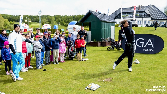 Najstarszy profesjonalny turniej golfowy w Polsce - Floating Garden Szczecin Open - wystartował w Binowie. Fot. Jarosław Gaszyński [Radio Szczecin] Golfiści zjechali do Binowa. Rusza Floating Garden Szczecin Open [ZDJĘCIA]