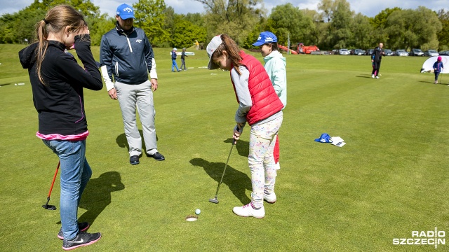 Najstarszy profesjonalny turniej golfowy w Polsce - Floating Garden Szczecin Open - wystartował w Binowie. Fot. Jarosław Gaszyński [Radio Szczecin] Golfiści zjechali do Binowa. Rusza Floating Garden Szczecin Open [ZDJĘCIA]