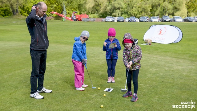 Najstarszy profesjonalny turniej golfowy w Polsce - Floating Garden Szczecin Open - wystartował w Binowie. Fot. Jarosław Gaszyński [Radio Szczecin] Golfiści zjechali do Binowa. Rusza Floating Garden Szczecin Open [ZDJĘCIA]