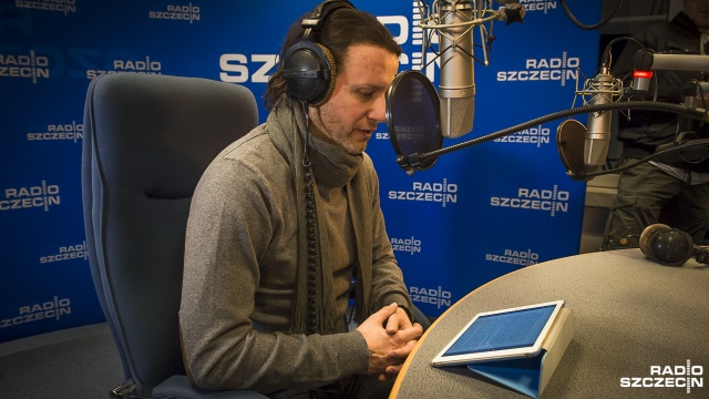 Radosław Majdan przyznaje, że nowa rola lektora nie była łatwa. Fot. Jarosław Gaszyński [Radio Szczecin] Radosław Majdan w Radiu Szczecin o piłkarskiej mafii. Nowa książka na lato [WIDEO, ZDJĘCIA]