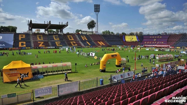 42 zespoły, ponad czterysta dzieciaków z 11 gmin rywalizuje ze sobą na stadionie Pogoni Szczecin w ramach finału Mini Mundialu. Fot. Łukasz Szełemej [Radio Szczecin] Wielki finał Mini Mundialu na stadionie Pogoni Szczecin [ZDJĘCIA, WIDEO]