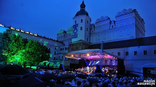 17. Wielki Turniej Tenorów w Szczecinie. Fot. Łukasz Szełemej [Radio Szczecin] Kilkaset róż dla polsko-francuskiego tenora [ZDJĘCIA]