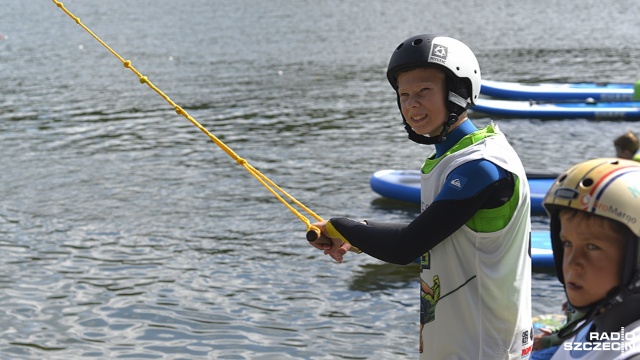 Zawody wakeboardingowe na Głębokim. Fot. Piotr Rakowski [Radio Szczecin] Widowiskowe akrobacje na Głębokim [ZDJĘCIA]