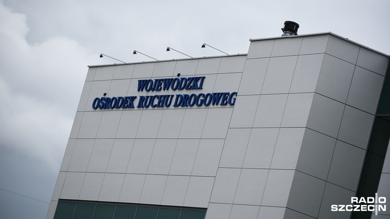 Nieprędko kursanci dowiedzą się czy egzamin na prawo jazdy zdawać będą jeszcze raz. Co najmniej 30 dni potrwa sprawdzenie ważności testów, które przeprowadziła - po spożyciu alkoholu - egzaminatorka ze szczecińskiego Wojewódzkiego Ośrodka Ruchu Drogowego. Tego dnia pod jej okiem 3 osoby oblały, a dwie zdały egzamin.