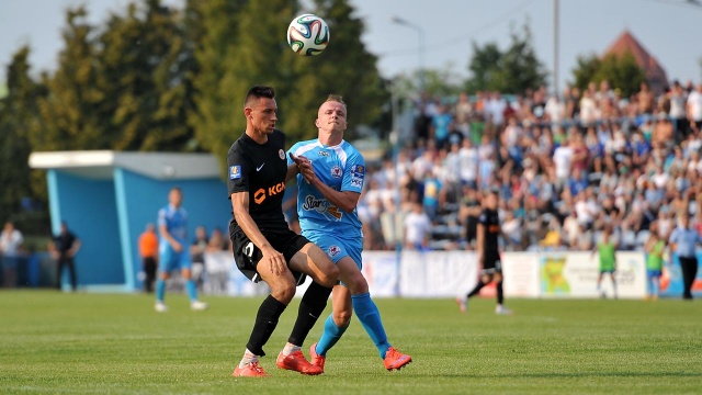 Piłkarze Błękitnych Stargard Szczeciński przegrali z Zagłębiem Lubin 2:4 w w 1/16 finału Pucharu Polski. Fot. Łukasz Szełemej [Radio Szczecin] Koniec pucharowej przygody Błękitnych. Festiwal bramek w Stargardzie [ZDJĘCIA]