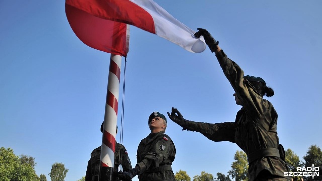 Święto Wojska Polskiego. Fot. Łukasz Szełemej [Radio Szczecin] Defilada, pokazy i odznaczenia. Wojsko świętuje [WIDEO, ZDJĘCIA]