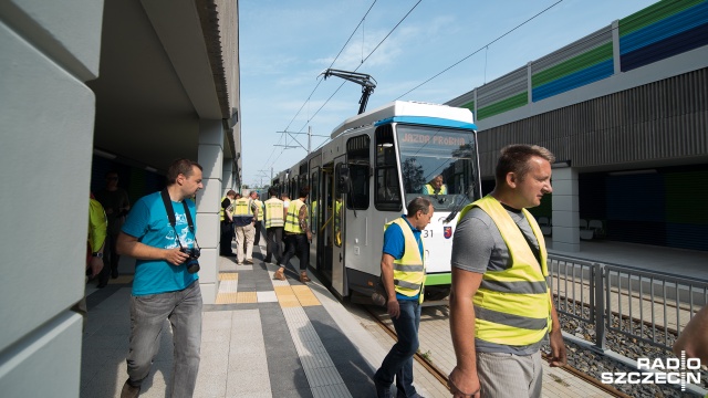 Pierwszy przejazd Tatry po trasie Szczecińskiego Szybkiego Tramwaju. Fot. Konrad Nowak [Radio Szczecin] Pierwszy przejazd Szczecińskiego Szybkiego Tramwaju [WIDEO - TIMELAPSE, ZDJĘCIA]