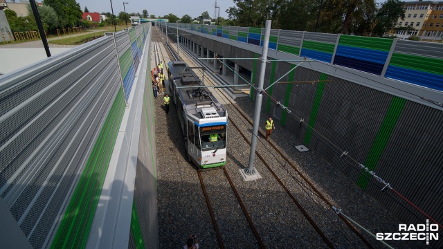 Pierwszy przejazd Tatry po trasie Szczecińskiego Szybkiego Tramwaju. Fot. Konrad Nowak [Radio Szczecin] Pierwszy przejazd Szczecińskiego Szybkiego Tramwaju [WIDEO - TIMELAPSE, ZDJĘCIA]