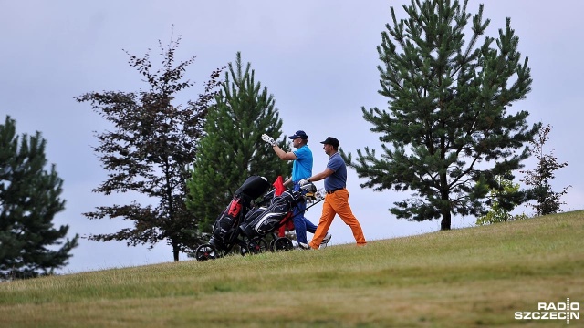 Trwa krajowy finał zmagań World Amateur Golfers Championship. Bierze w nim udział ponad 200 zawodników. Fot. Łukasz Szełemej [Radio Szczecin] Radio Szczecin na polu golfowym [ZDJĘCIA]