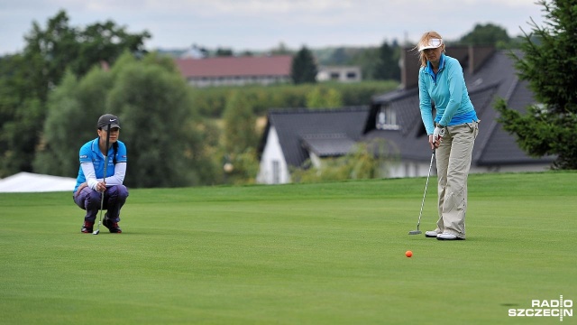 Trwa krajowy finał zmagań World Amateur Golfers Championship. Bierze w nim udział ponad 200 zawodników. Fot. Łukasz Szełemej [Radio Szczecin] Radio Szczecin na polu golfowym [ZDJĘCIA]