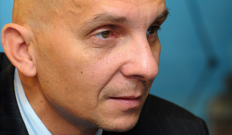 Burmistrz Goleniowa otrzymał zwrot nagrody: to bony o wartości 150 złotych do zrealizowania w Galerii Kaskada w Szczecinie. Robert Krupowicz w ubiegłym roku przyznał nagrodę 12-letniej uczennicy Patrycji Lis, laureatki konkursu z języka angielskiego organizowanego przez kuratorium. Matka dziewczynki oddała nagrodę.