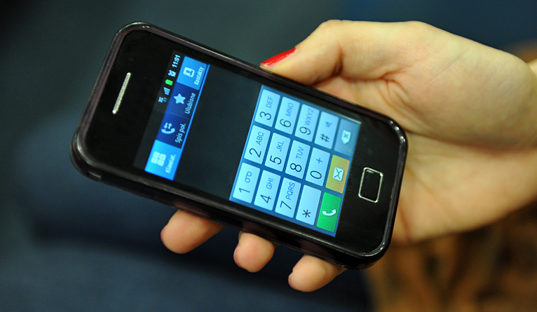 Od czwartku na terenie Unii Europejskiej znika roaming. Trzech z czterech największych operatorów telekomunikacyjnych działających na polskim rynku zapowiada dostosowanie stawek do wymogów Brukseli.