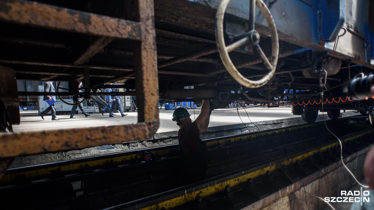 Produkcja wagonów w Szczecinie pod znakiem zapytania. Po zmianie zarządu w spółce PKP Cargo rozważane są dwa warianty: obok zapowiadanej wcześniej produkcji, również kupno wagonów.