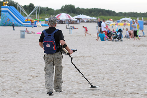 Pisemna zgoda od Urzędu Morskiego w Szczecinie nie jest już potrzebna na przeszukiwanie zachodniopomorskich plaż wykrywaczem metalu.