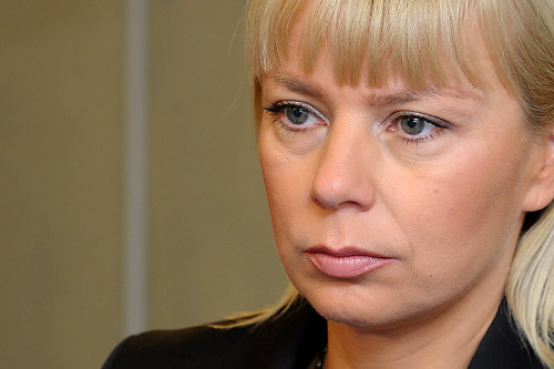 Elżbieta Bieńkowska idzie na wojnę z koncernami samochodowymi. Polska komisarz unijna zapowiedziała wprowadzenie ostrzejszych testów spalin dla silników Diesla.