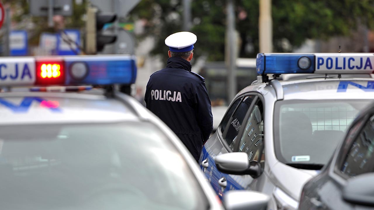 Trzy samochody osobowe zderzyły się za Estakadą Pomorską, na jezdni w kierunku centrum Szczecina. Do wypadku doszło w poniedziałek ok. godz. 7.30.