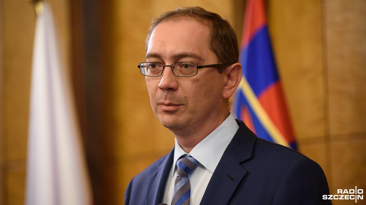 W przygotowanym przez nich projekcie stanowiska rady miasta czytamy o oddaniu hołdu zarówno studentom i intelektualistom, którzy wystąpili przeciwko władzy, a także o obywatelach polskich pochodzenia żydowskiego zmuszonym do emigracji. Dokument pierwsi zobaczyli dziennikarze, na razie nie ma na ten temat uzgodnień z innymi klubami w radzie.