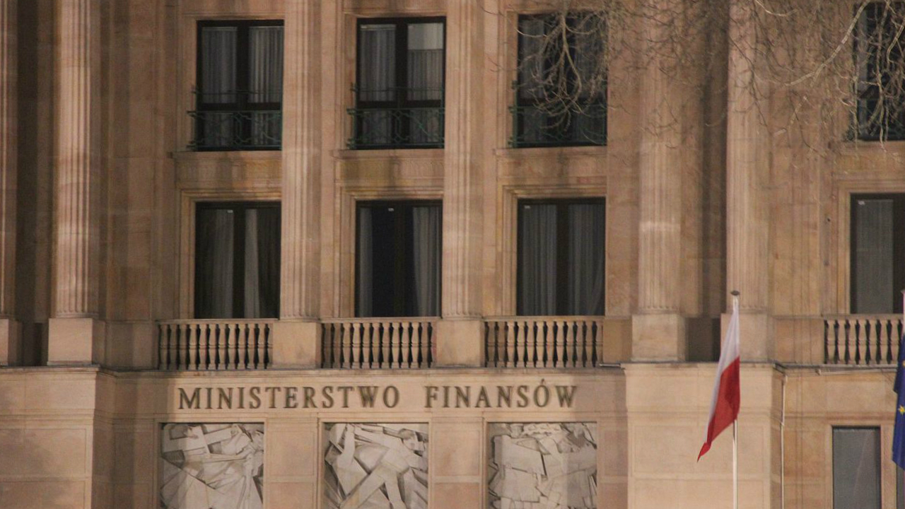 Rząd wycofuje się z wprowadzenia jednolitego podatku - poinformowało Ministerstwo Finansów. Komitet Ekonomiczny Rady Ministrów zakończył prace nad tak zwanym jednolitym podatkiem.