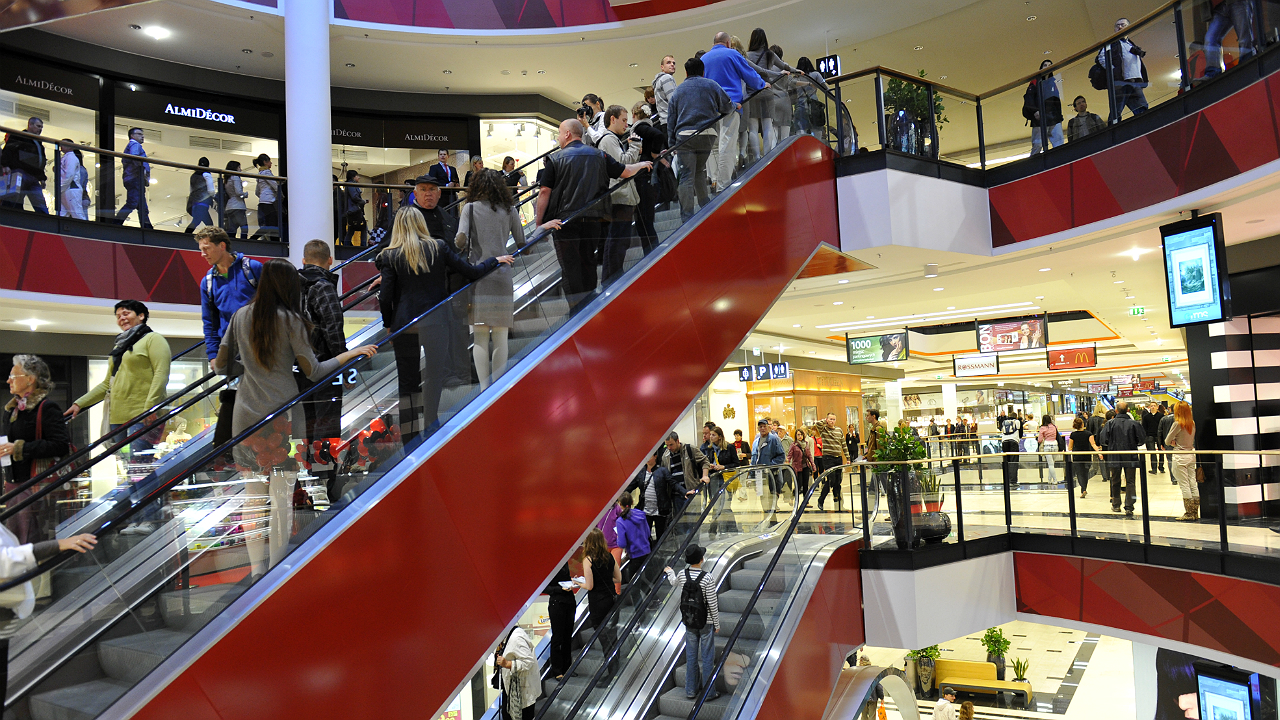 Policjant z Wydziału Wywiadowczego w Szczecinie zatrzymał 21-letniego złodzieja w jednej z galerii handlowych.