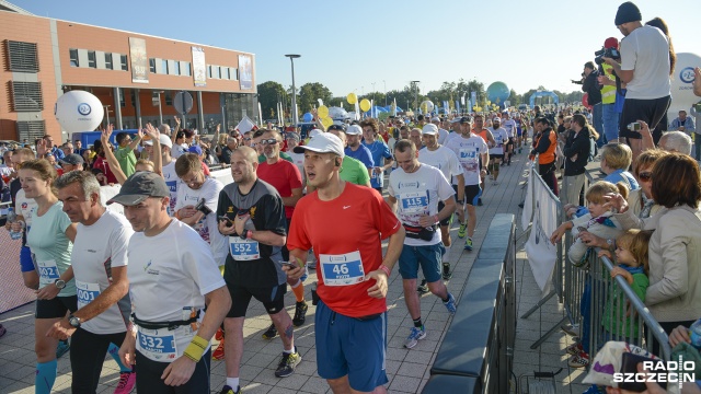 Fot. Jarosław Gaszyński [Radio Szczecin] Szczecinianie zwycięzcami maratonu w Szczecinie [WIDEO, DUŻO ZDJĘĆ]