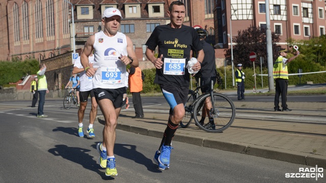 Fot. Jarosław Gaszyński [Radio Szczecin] Szczecinianie zwycięzcami maratonu w Szczecinie [WIDEO, DUŻO ZDJĘĆ]