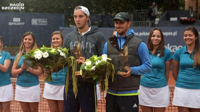 Jan-Lennard Struff (z lewej) i Artem Smirnow. Fot. Łukasz Szełemej [Radio Szczecin] Struff wygrał Pekao Szczecin Open [WIDEO, ZDJĘCIA]