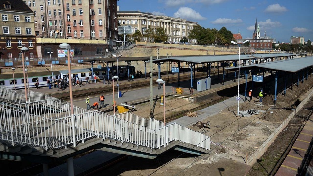 Szczeciński Dworzec Główny będzie gotowy na czas - spółka PKP SA zapewnia, że modernizacja stacji zakończy się jeszcze w tym roku. Fot. Łukasz Szełemej [Radio Szczecin] Przebudowa dworca w terminie. Jak wygląda teraz? [WIDEO, ZDJĘCIA]