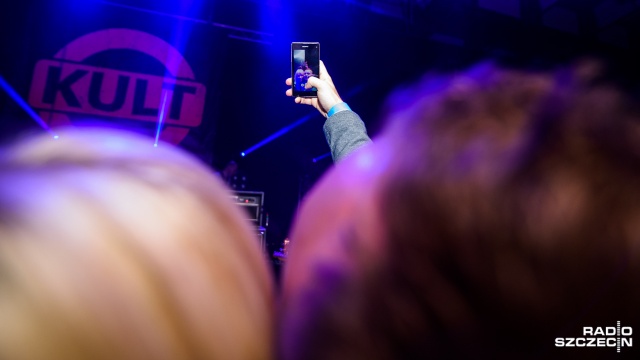 Na scenie ekipa Radia Szczecin. Fot. Konrad Nowak [Radio Szczecin] Urodzinowe selfie ze słuchaczami [ZDJĘCIA]