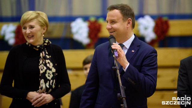 Para prezydencka pakowała dary dla Polaków mieszkających na Litwie. Fot. Konrad Nowak [Radio Szczecin] Prezydent RP o akcji szczecinian: Wielkie i wspaniałe dzieło [ZDJĘCIA]