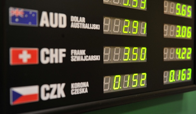 Najgorszym rozwiązaniem jest przewalutowanie kredytu - tak w audycji Radio Szczecin na Wieczór mówił Jarosław Korpysa, ekonomista Uniwersytetu Szczecińskiego. W ten sposób skomentował dzisiejszy wzrost wartości franka szwajcarskiego.