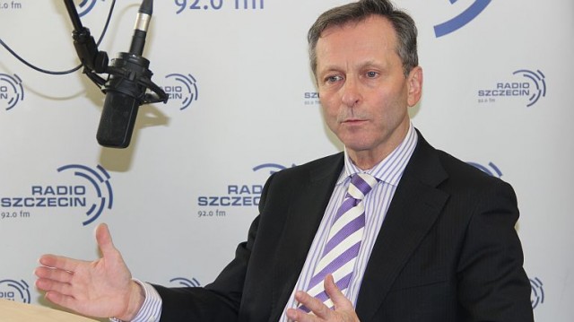 Proponowane przez radnych Platformy Obywatelskiej obniżki opłat lokalnych są życzeniem trudnym do spełnienia - tak uważa skarbnik Szczecina. Stanisław Lipiński odniósł się w ten sposób do rozmów PO z prezydentem Piotrem Krzystkiem w sprawie projektu budżetu miasta.