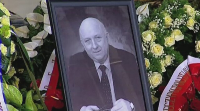 Józef Oleksy spoczął na Cmentarzu Wojskowym na warszawskich Powązkach.