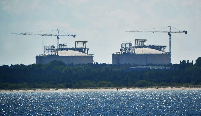 Kiedy ruszy świnoujski terminal Politycy spierają się o termin