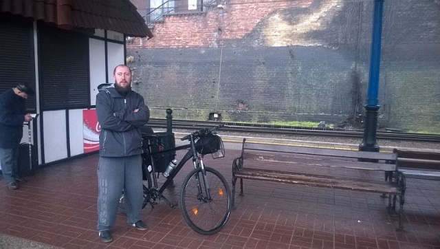 Chcieli dojechać rowerem na północny kraniec Europy, ale pokonała ich pogoda. Podróżnik z Nowogardu Tomasz Kwiatkowski i jego dwaj koledzy wrócili już do Polski.