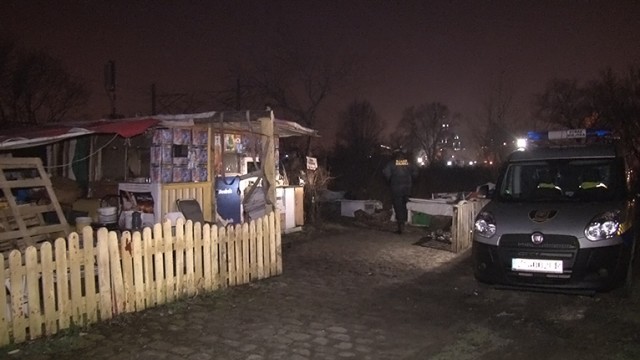 Policjanci, strażnicy miejscy oraz pracownicy socjalni sprawdzają, ile osób żyje w Polsce na ulicy. W nocy ze środy na czwartek odbyło się ogólnopolskie liczenie bezdomnych.