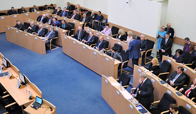 Podczas sesji sejmiku minutą ciszy w hołdzie ofiarom Auschwitz uczcili 70. rocznicę wyzwolenia obozu zachodniopomorscy radni.